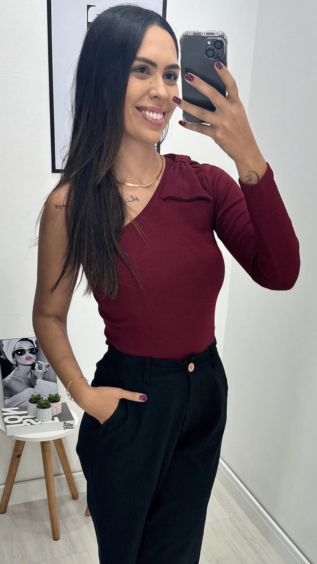 Blusa nula manga com manga longa, Vermelho cereja, feito com tecido Canelado, disponível na DuoAnge Store em Umuarama