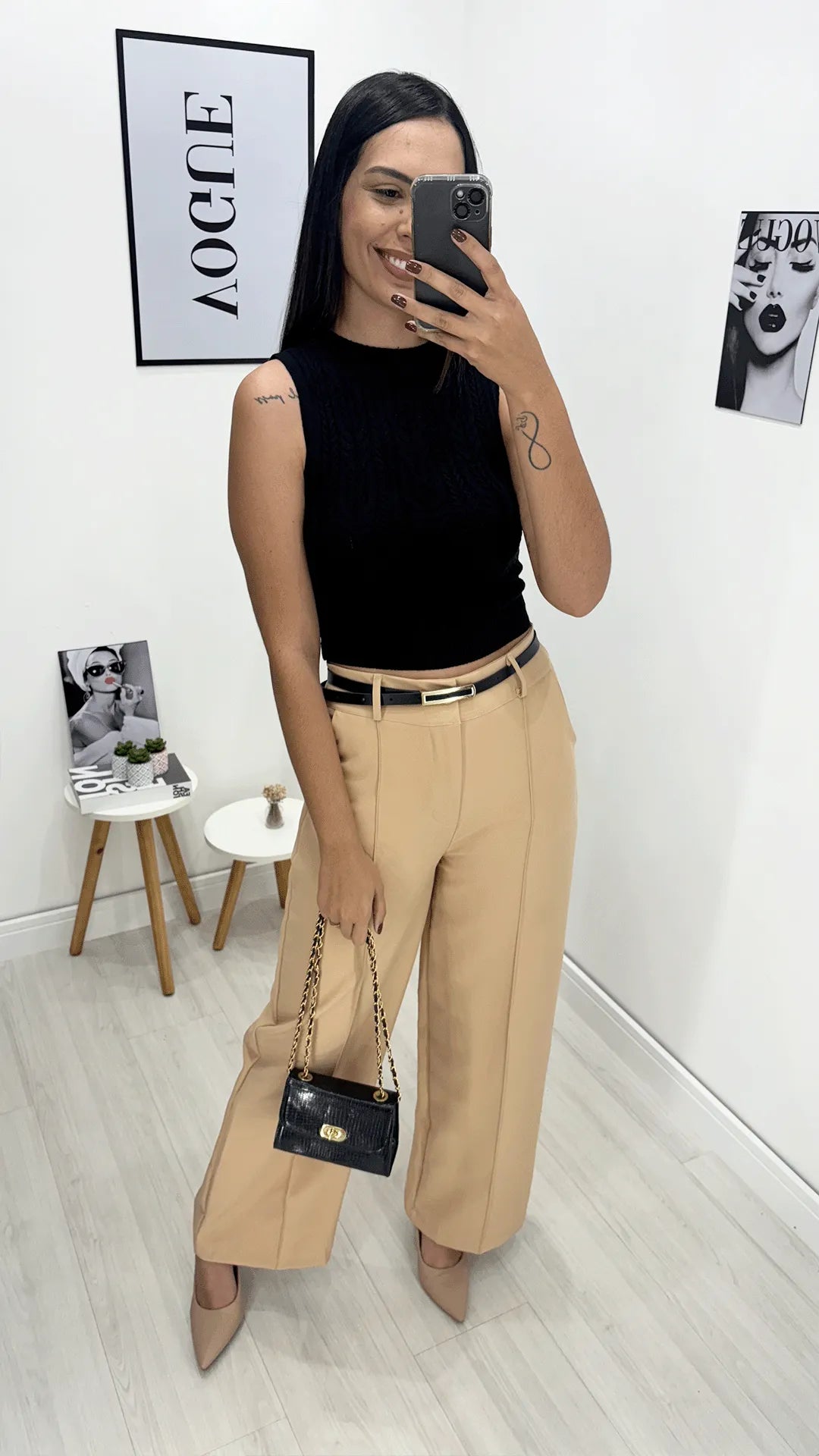 Calça pantalona com cinto, Bege, feito com tecido Poliéster com elastano, disponível na DuoAnge Store em Umuarama