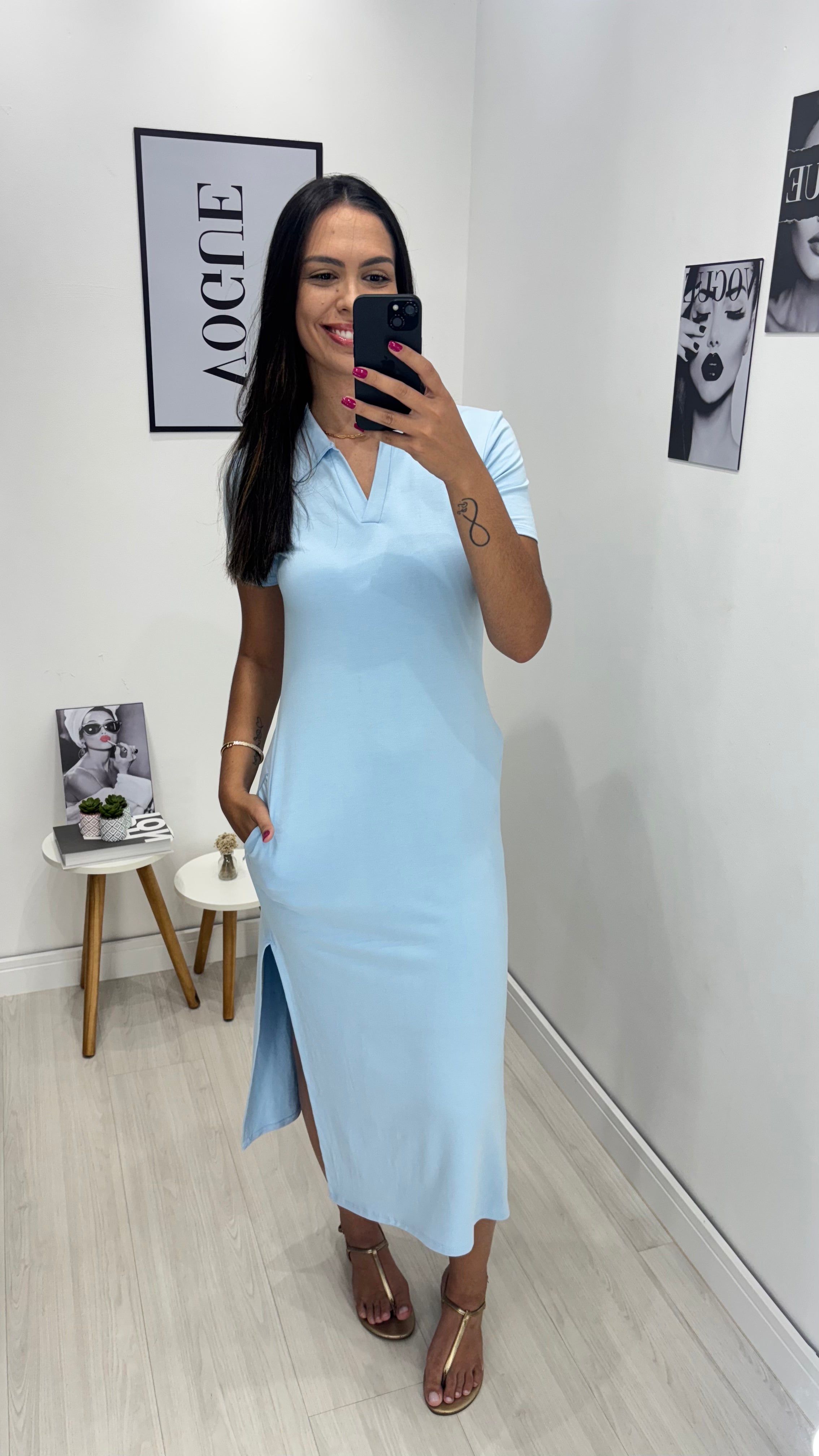 Vestido de malha com gola polo