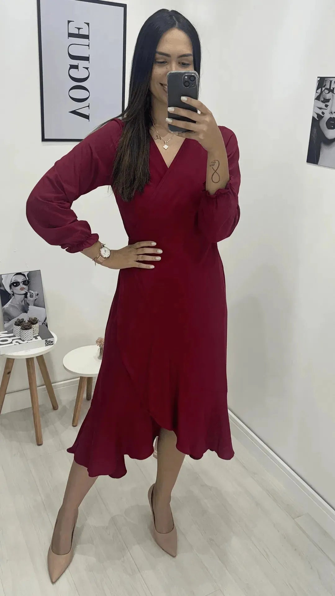 Vestido envelope manga longa, Vermelho cereja, feito com tecido Viscolinho, disponível na DuoAnge Store em Umuarama