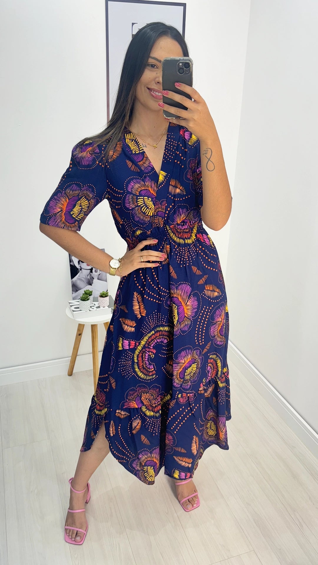 Vestido estampado com manga, Azul escuro, feito com tecido Viscolinho, disponível na DuoAnge Store em Umuarama